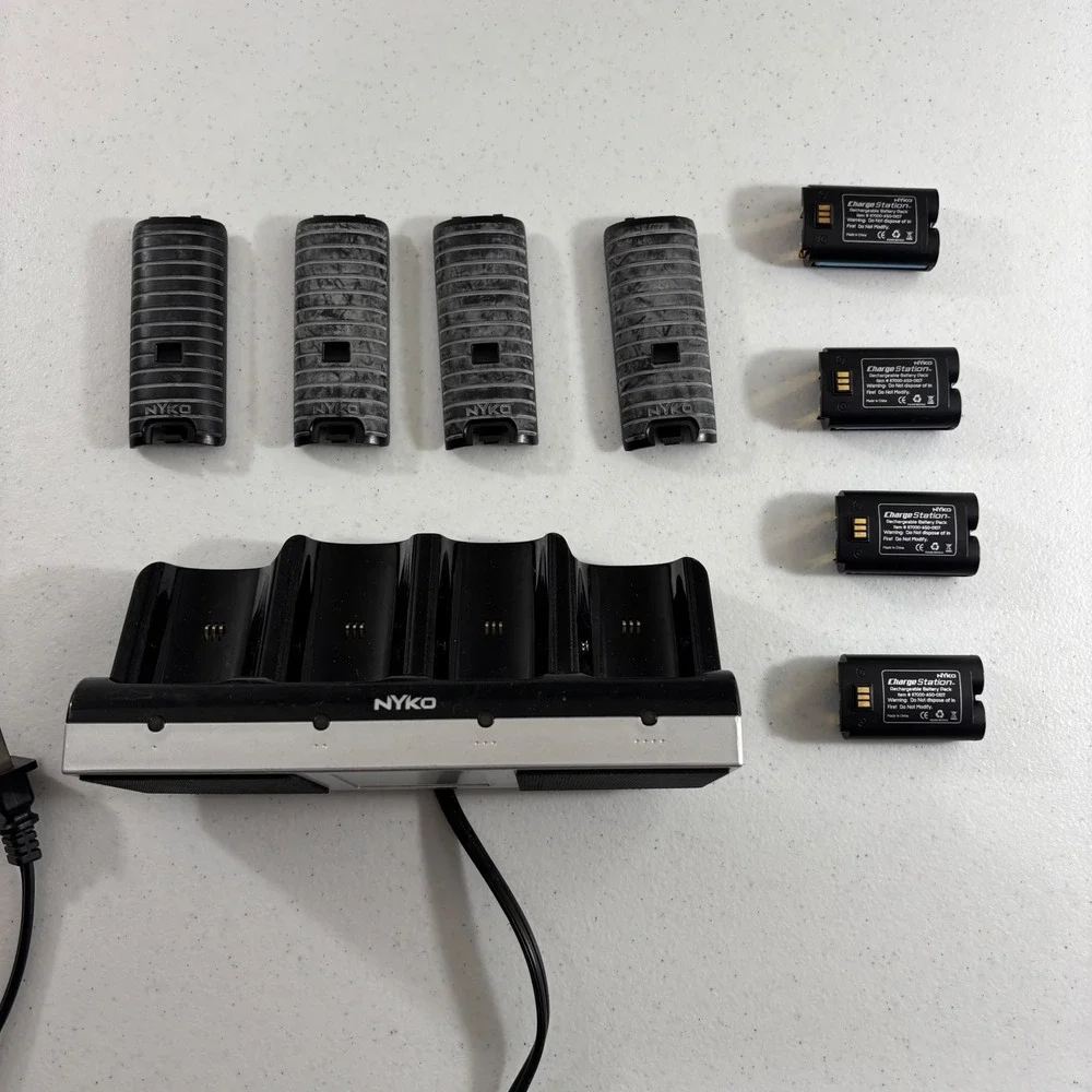 Nyko Charge Station Quad for Wii Remote 4 Battery Packs & Covers 87122-A50 Black